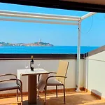 בית אירוח Blu Infinito Apartment&studios רוביני