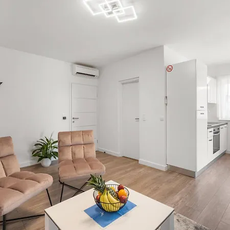 Blu Infinito Seaview Apartment&Studios *